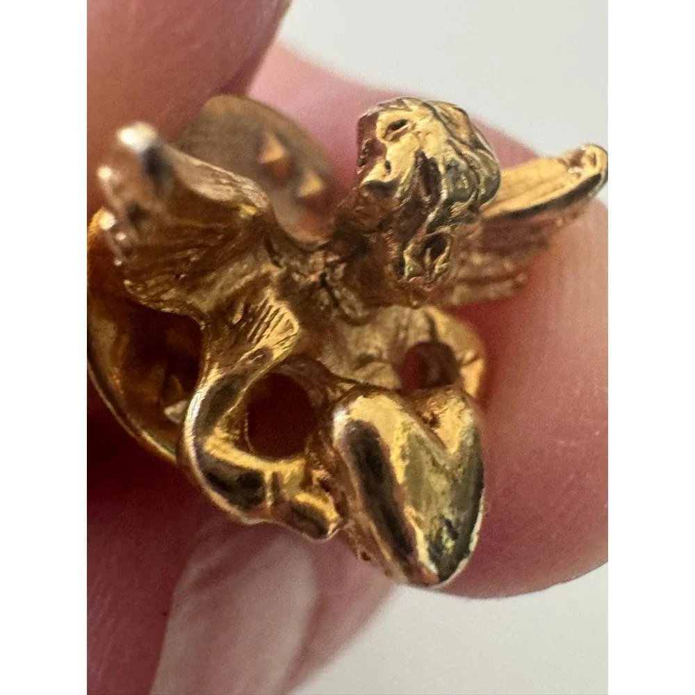 Vintage Gold Tone Cherub Angel Holding Heart Lapel Pin Brooch‎ Tie Tack Unisex